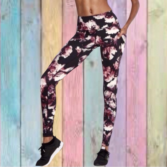 Victoria's Secret Pants - Victoria’s Secret Black Rose Tease Floral Knockout Leggings